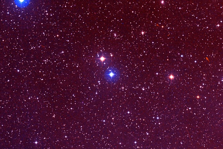 Farbfoto des Sternfeldes aus dem Digitized Sky Survey